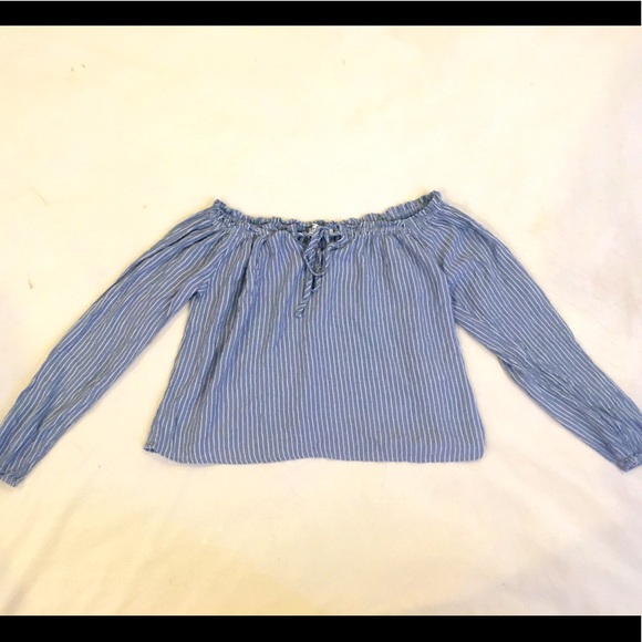 Hollister Tops - HOLLISTER BLOUSE